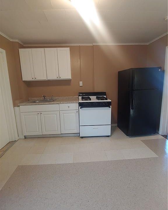 1st image of 59 Grove St #2