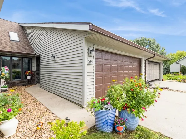202 Southwoods Dr, Nevada, IA 50201