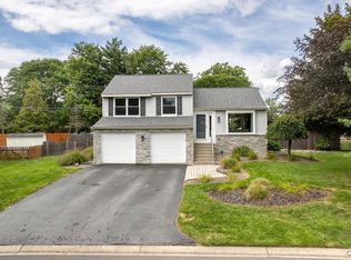 21 Inglesid Ln, Liverpool, NY 13090