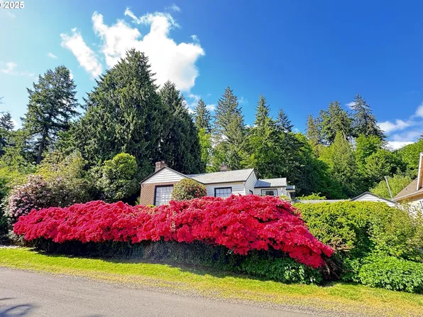 14327 SE Upper Aldercrest Dr, Milwaukie, OR 97267