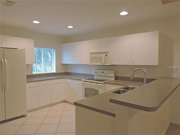 2nd image of 3372 Greynolds Ln