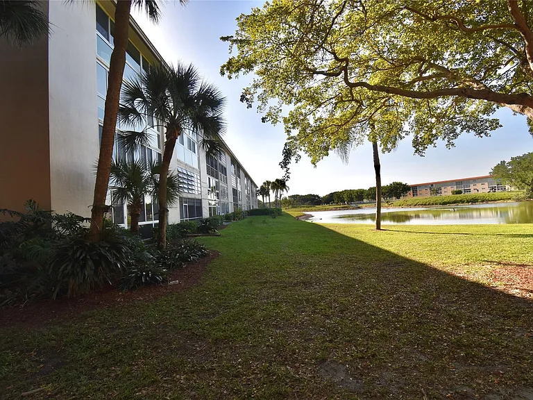 4301 Martinique Cir #K1 — Photo 30