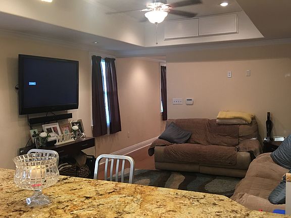 4th image of 440 Fos Ave