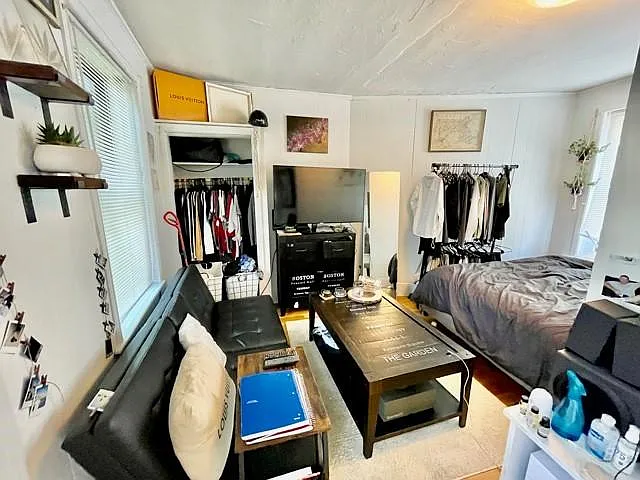 Studio, 9999 sqft, $2,300 — Photo 4