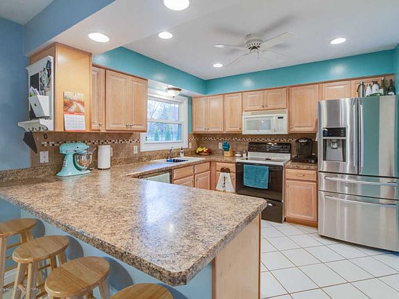 5th image of 7345 Pine Manor Dr
