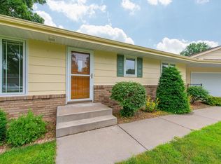 2196 Hendry Pl N, Maplewood, MN 55117