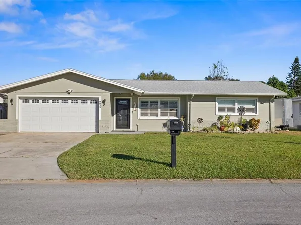 9833 111th St, Seminole, FL 33772
