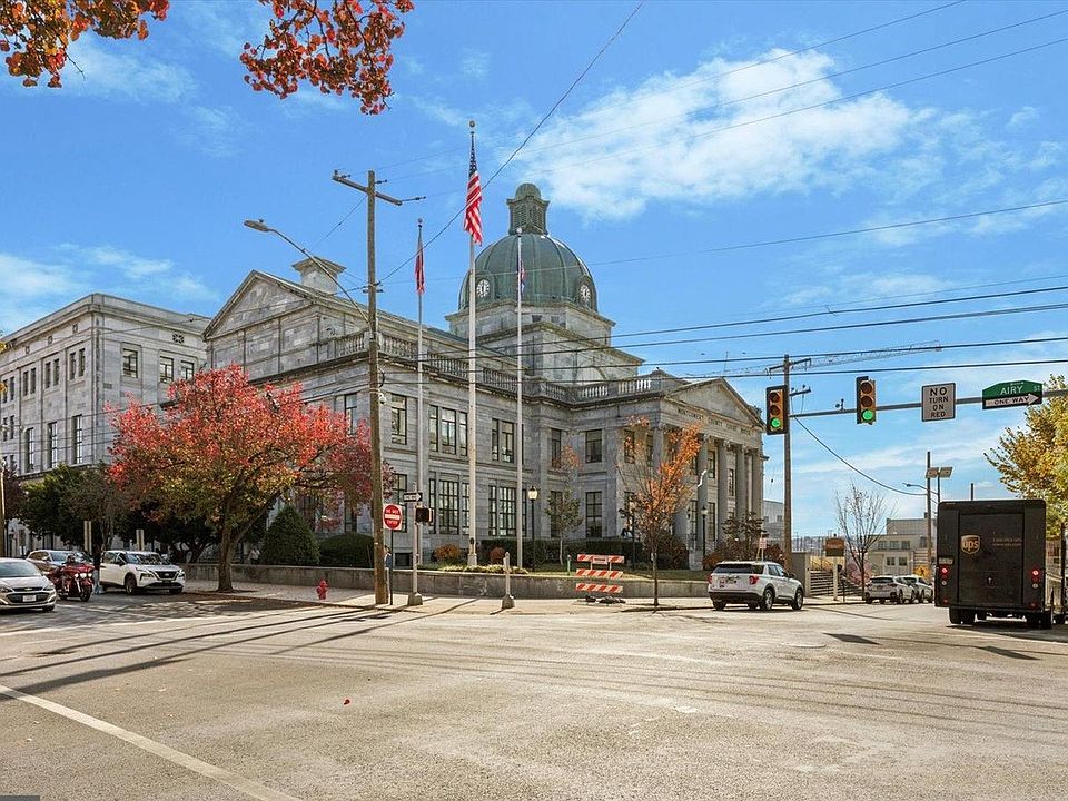 Steps away from Courthouse district