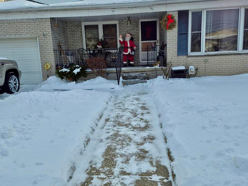 1st image of 23238 Clairwood St