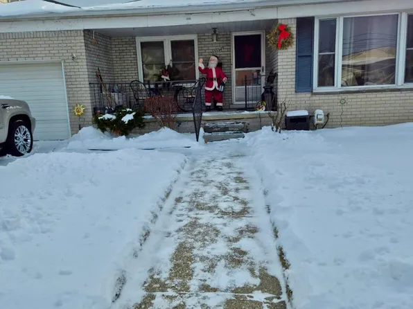 23238 Clairwood St, Saint Clair Shores, MI 48080