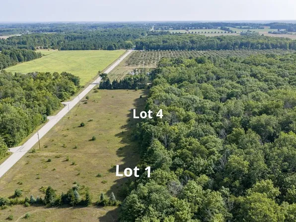 4 Memorial Dr, Egg Harbor, WI 54209