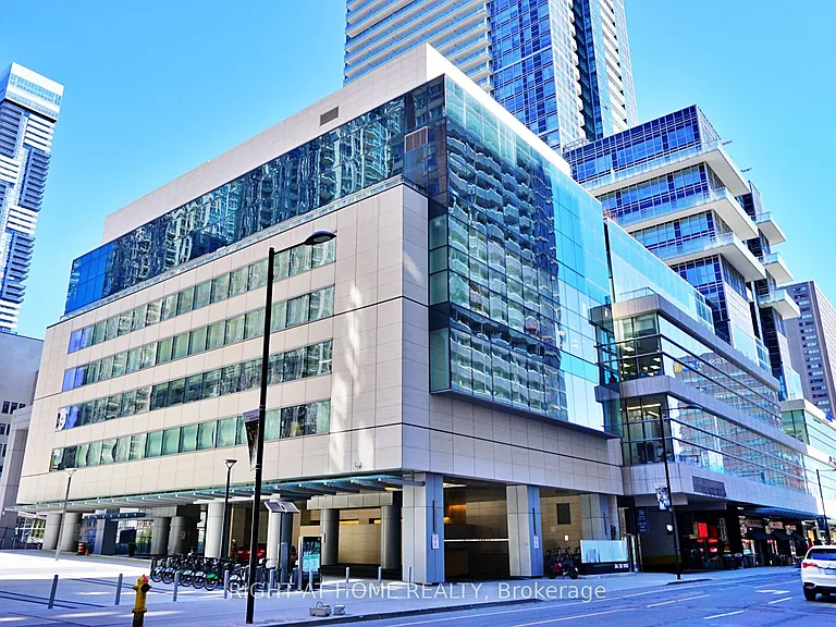 386 Yonge St #4207 — Photo 4