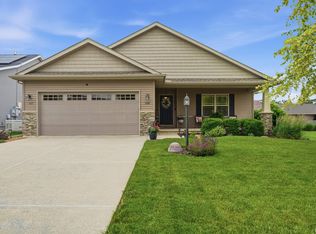 525 Cottonwood Cir, East Peoria, IL 61611