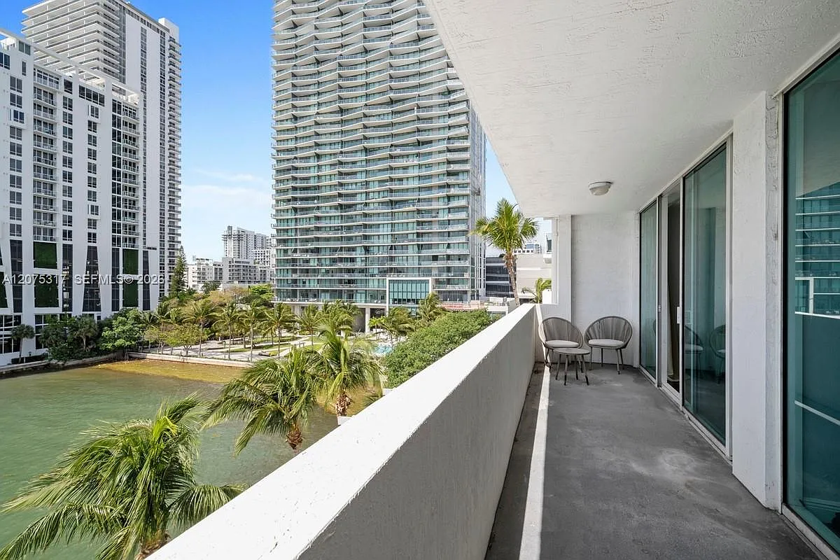 Moon Bay Of Miami Condo — Photo 2