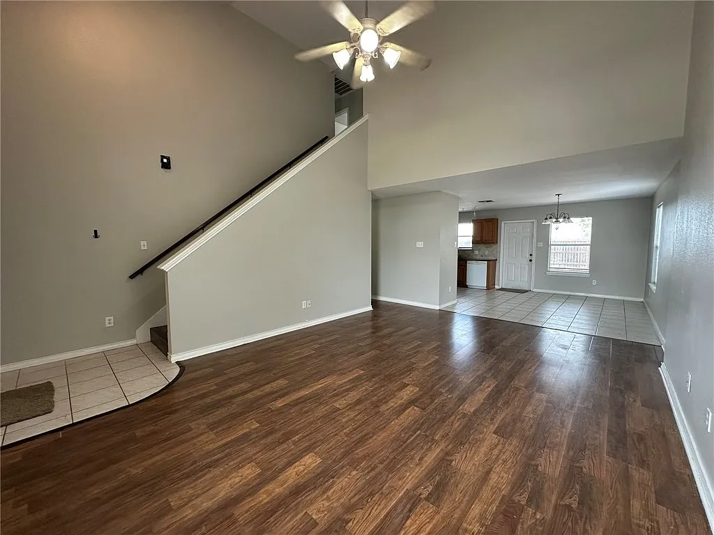 Building Photo - 2112 Westwood Dr