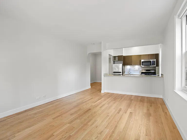 364 W 18th St #2B — Photo 3