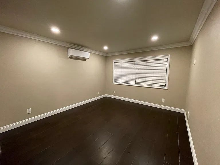 1024 Cabrillo Park Dr #D — Photo 7