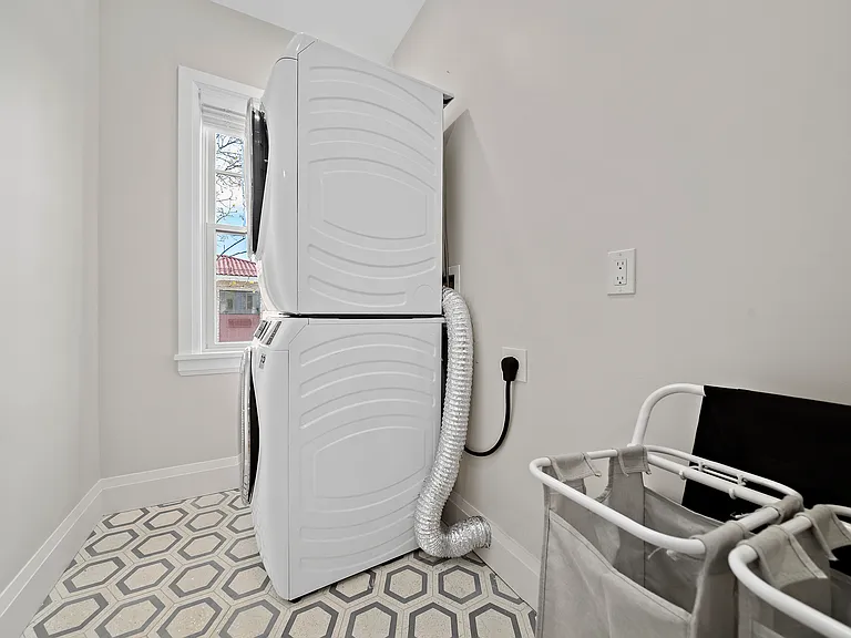 144 Linden St #2 — Photo 17