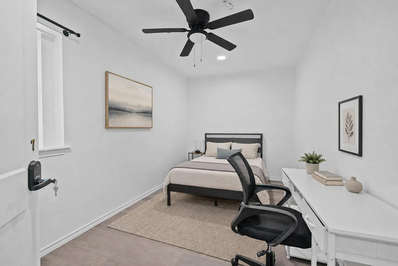 4 bed, 2.0 bath, 2200 sqft, $776 — Photo 1