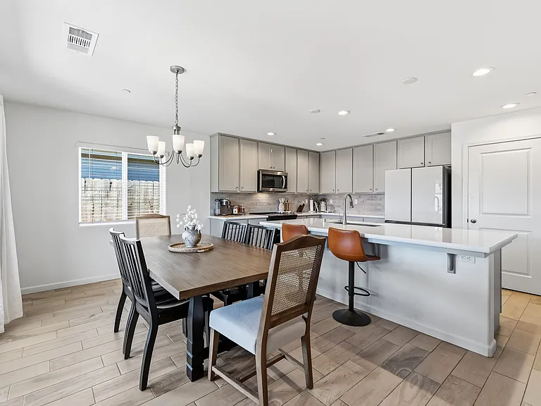 2131 W Ambassador Way — Photo 12