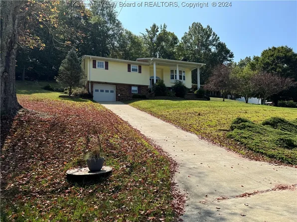 666 Elk Est, Elkview, WV 25071