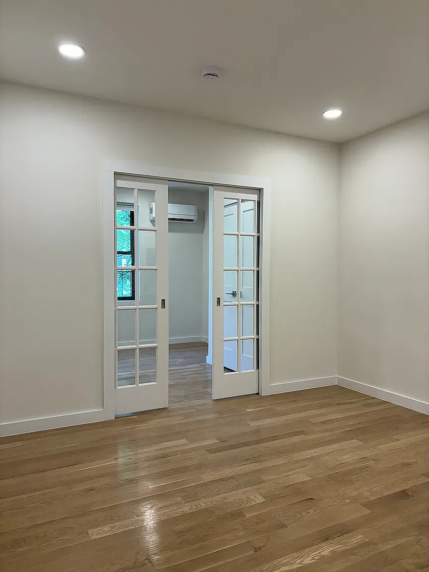 239 East 77th Street — Photo 2