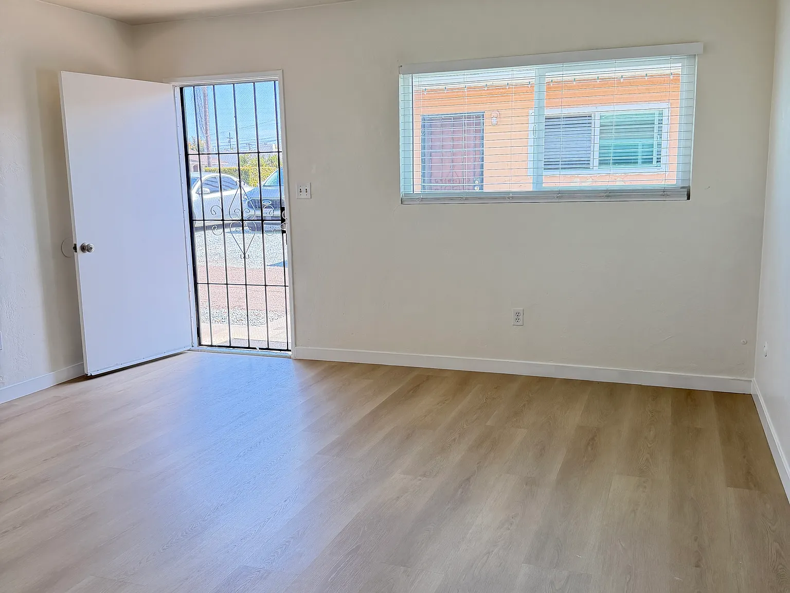 2 bed, 680 sqft, $2,300 — Photo 4