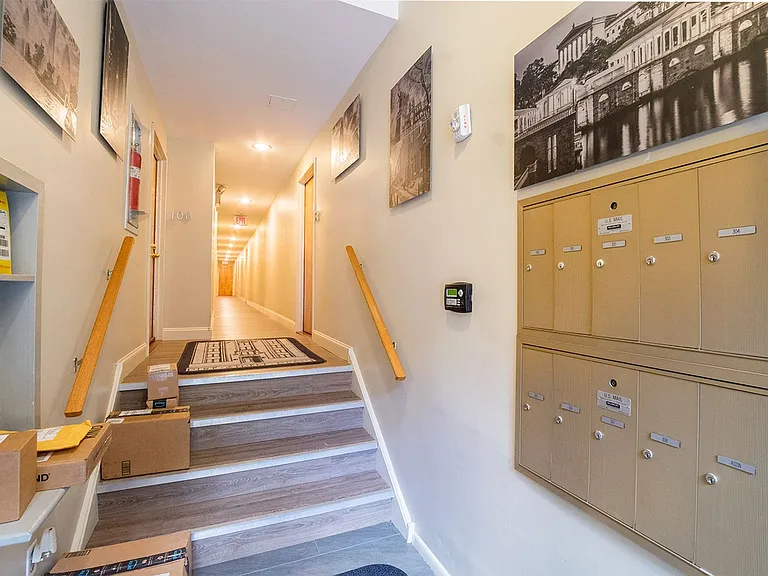 1137 Pine St #102 — Photo 3