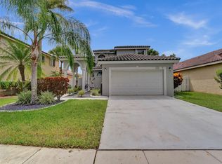 922 SW 176th Ave, Pembroke Pines, FL 33029