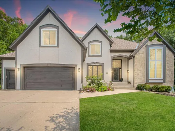 5812 NW Hickory Pl, Parkville, MO 64152