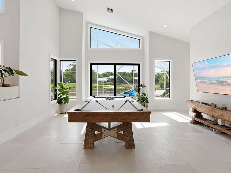 11180 Isle Brook Ct — Photo 49