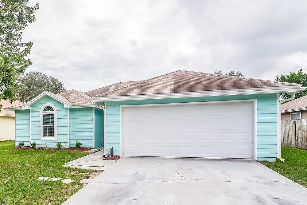 3 bed, 2.0 bath, 1492 sqft, $2,190 — Photo 2