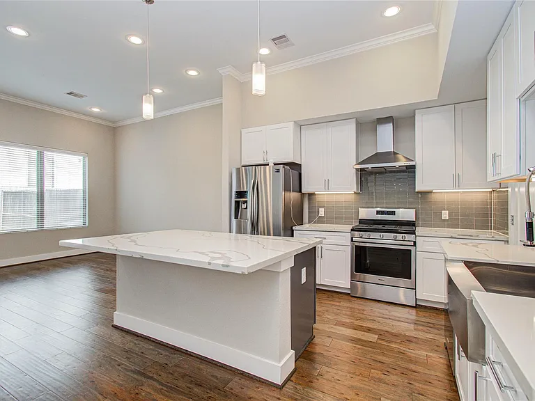 3516 Bastrop St — Photo 6