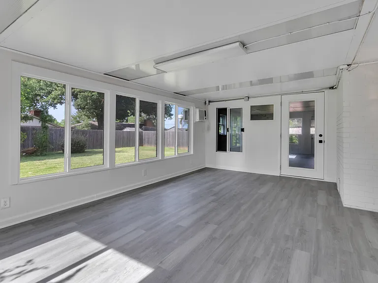 2319 E Robinson St — Photo 34