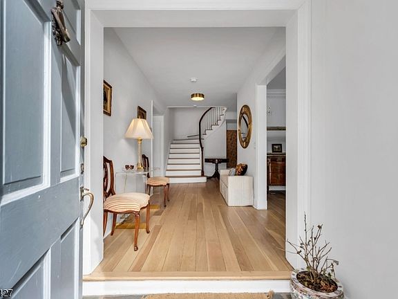 5th image of 1039 Rahway Rd