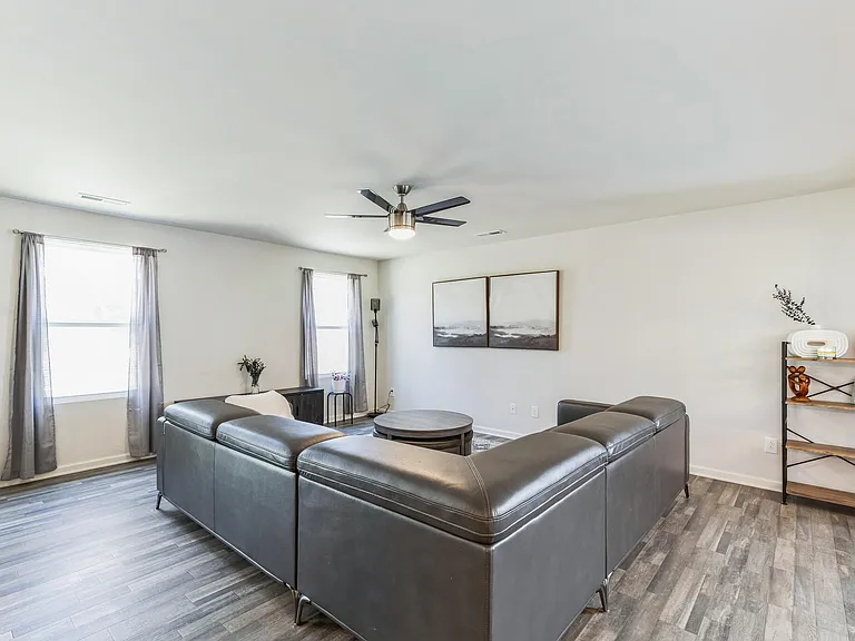 1253 Manor Dr — Photo 8