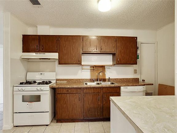 4th image of 2908 Mount Kennedy Dr