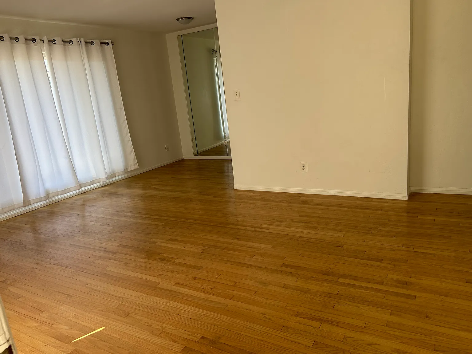 2 bed, 800 sqft, $2,100 — Photo 4