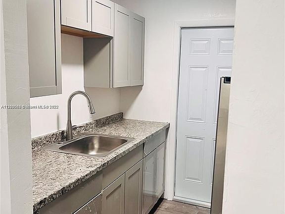 3rd image of 301 Jefferson Ave APT 2D