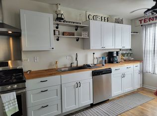 2396 Caton Crest Dr, Crest Hill, IL 60403