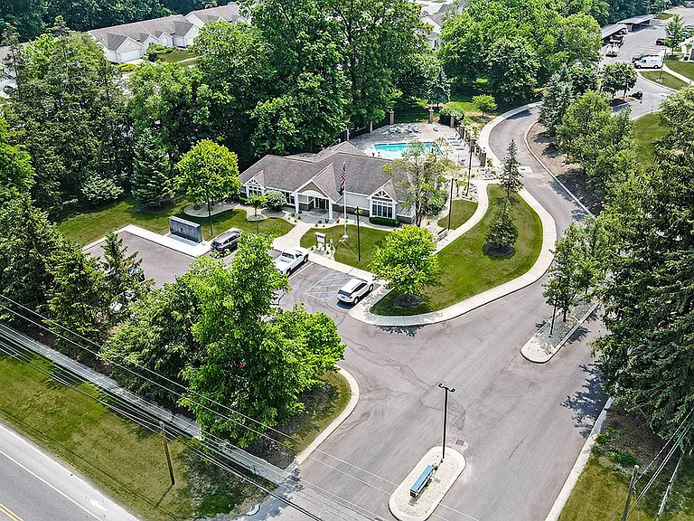 Orchard Lakes Apartments — Photo 44