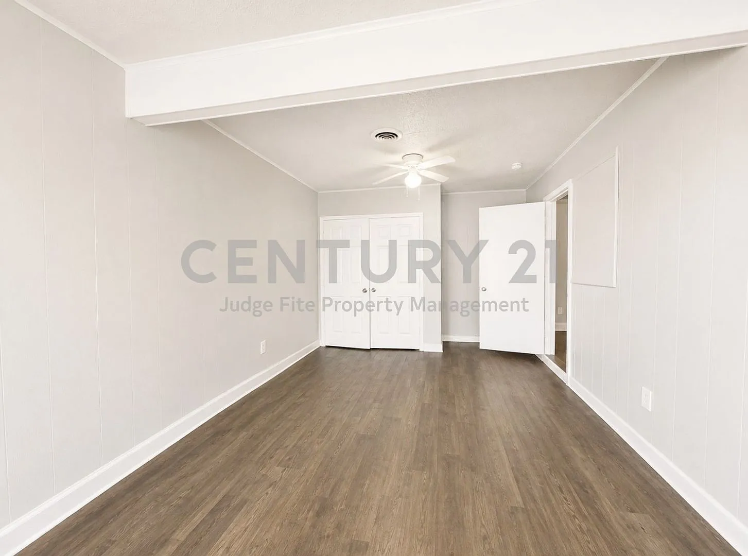 Versatile 3/1.5 in Everman ISD Ready for Move-In! — Photo 3