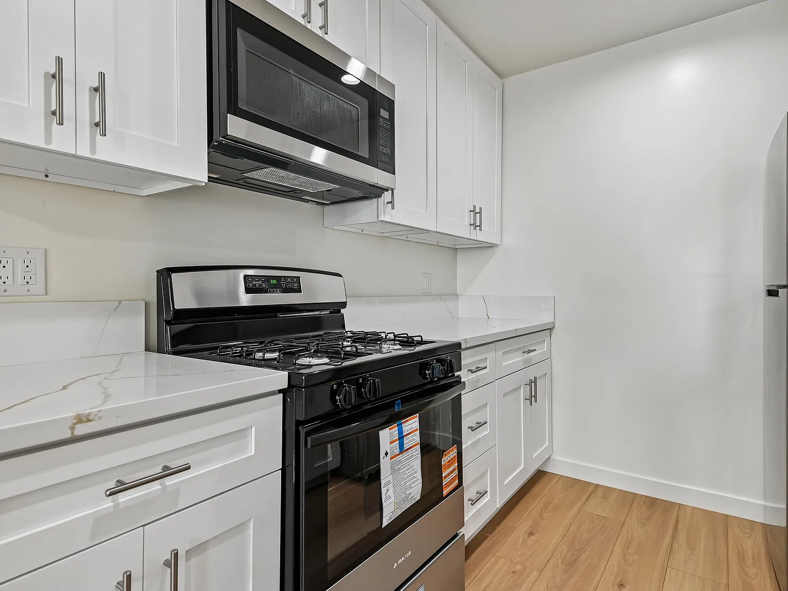 406 St. Andrews Pl — Photo 2