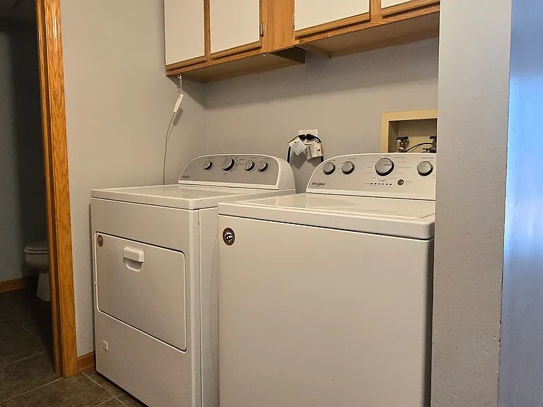 409 Fairfax Ln — Photo 11