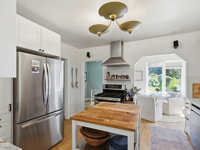 284 E Blithedale Ave — Photo 15