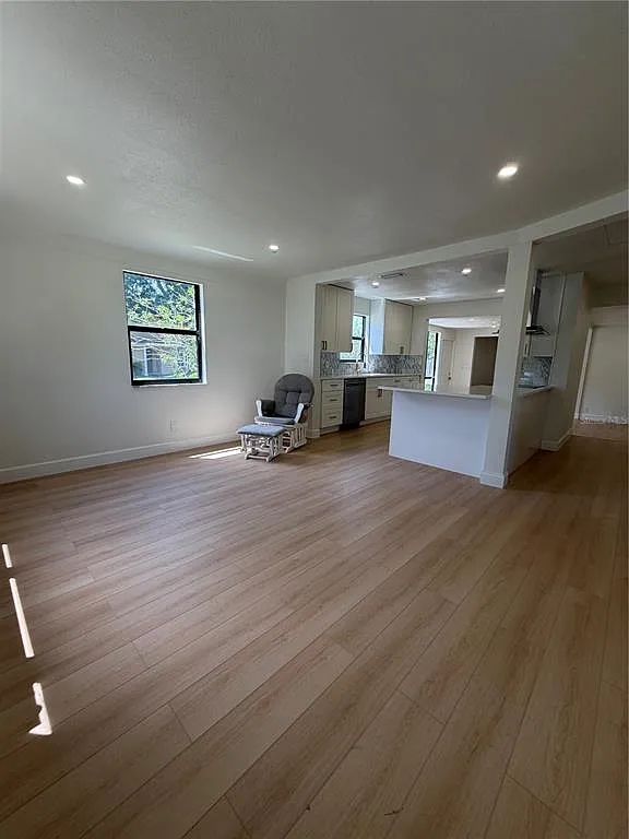 3 bed, 1.5 bath, 1181 sqft, $3,800 — Photo 4