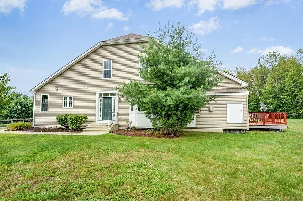84 Buttercup Ln — Photo 2