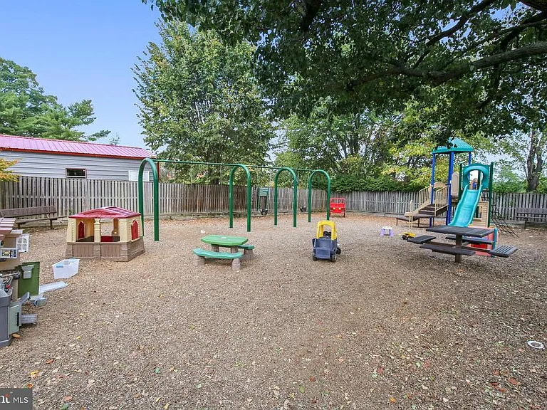 2804 S Abingdon St #A — Photo 21