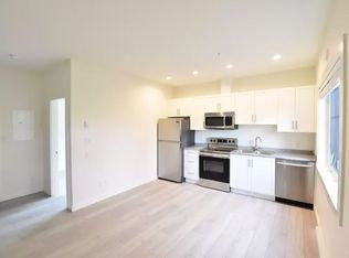 2215 James White Blvd #204, Sidney, BC V8L1Z5