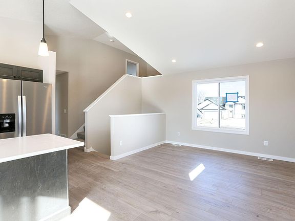 4th image of 278 Eagle Ridge Dr